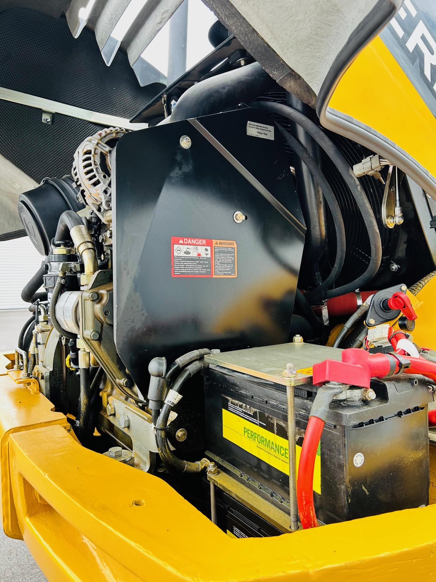 2014 DEERE 244J - Image 17